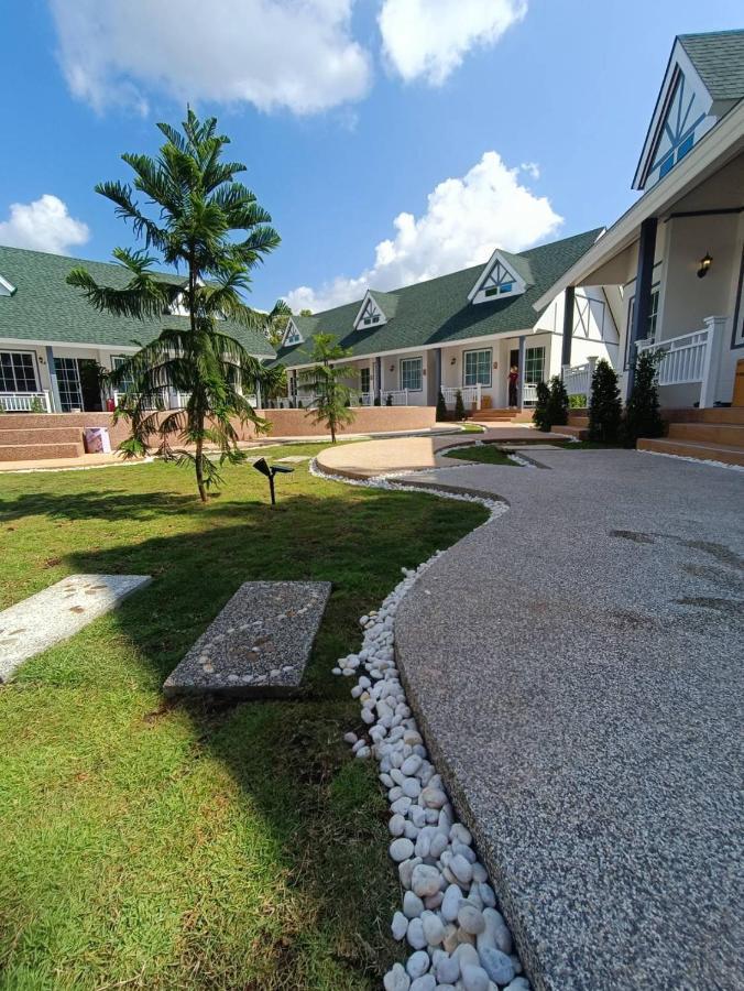 English Resotel : อิงลิช รีโซเทล 洛坤府 外观 照片