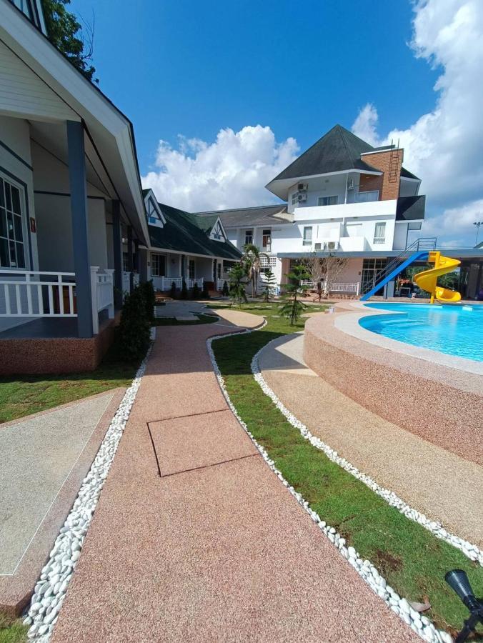 English Resotel : อิงลิช รีโซเทล 洛坤府 外观 照片