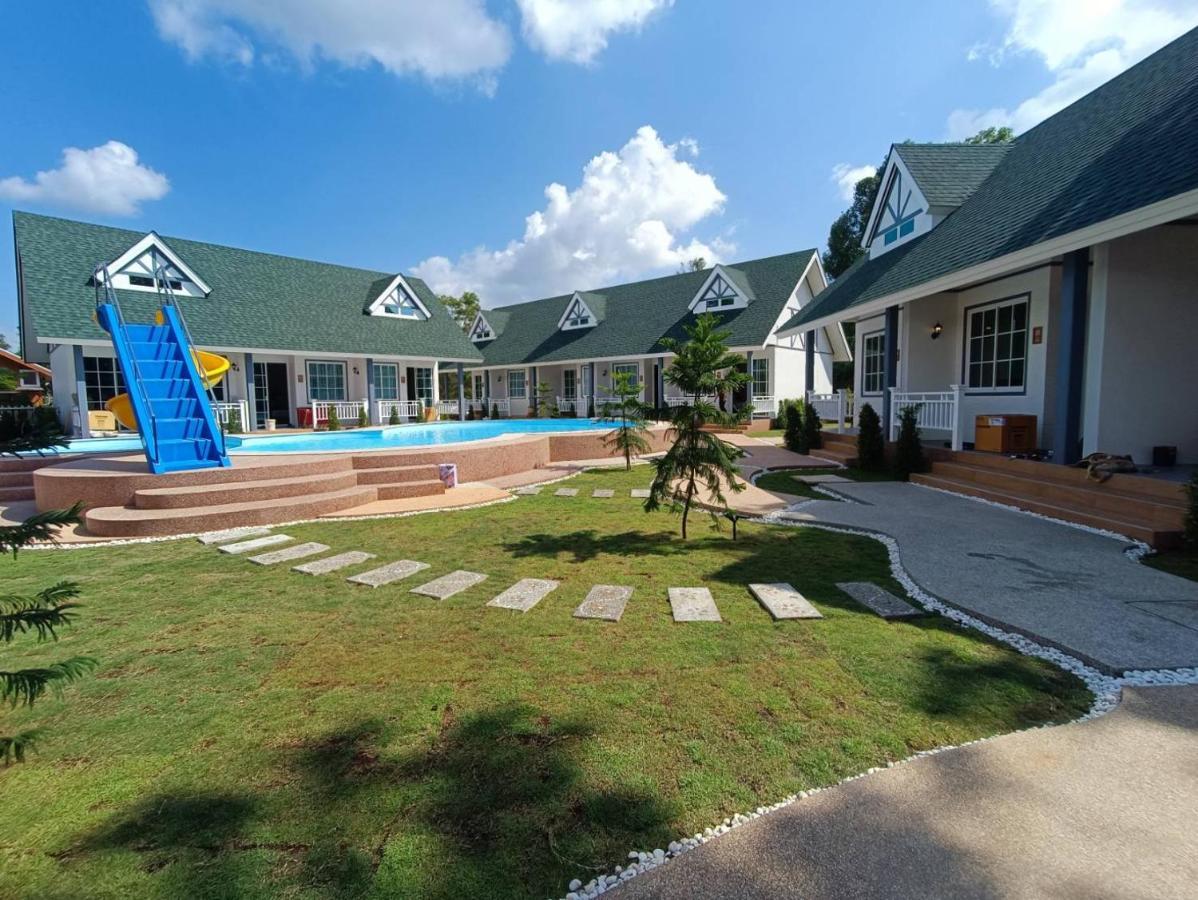 English Resotel : อิงลิช รีโซเทล 洛坤府 外观 照片