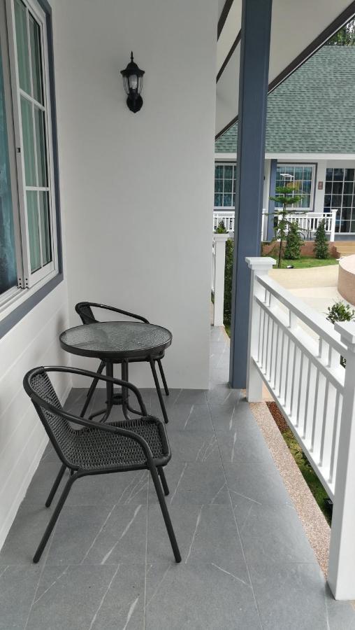 English Resotel : อิงลิช รีโซเทล 洛坤府 外观 照片